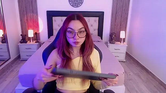 Snapshot of Red_kytty6 chatting on October 27, 7:51 pm Red kytty6 online show from October 27, 7:51 pm