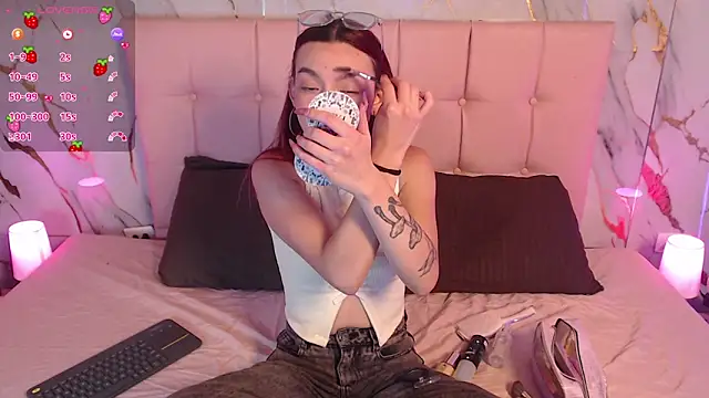 Red kytty6 online show from March 24, 4:06 am