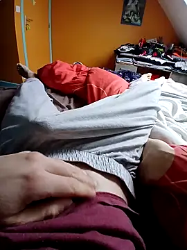 Snapshot of Aymeric35000 chatting on February 14, 8:55 am Aymeric35000 online show from February 14, 8:55 am