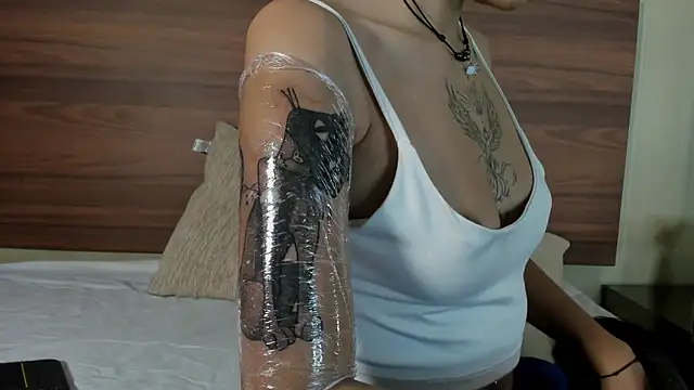 Snapshot of AnnyKitty_ chatting on September 20, 3:51 am AnnyKitty  online show from September 20, 3:51 am