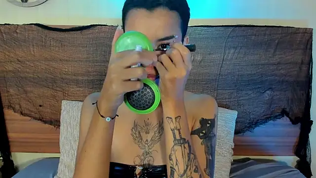 Snapshot of AnnyKitty_ chatting on October 10, 4:00 am AnnyKitty  online show from October 10, 4:00 am