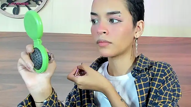 Snapshot of AnnyKitty_ chatting on October 13, 4:12 am AnnyKitty  online show from October 13, 4:12 am