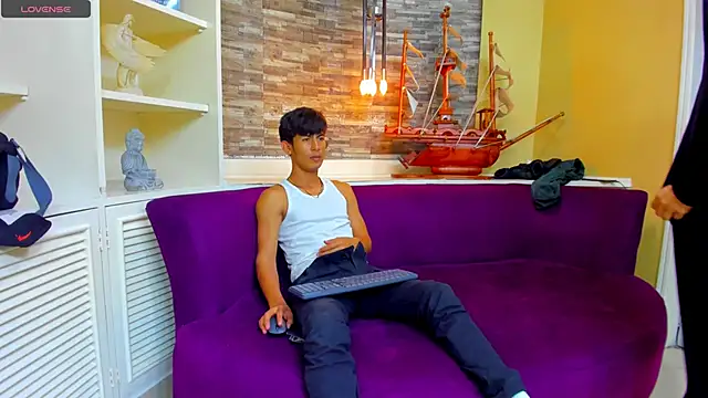 Holdme Hot online show from September 12, 3:28 am