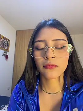 Snapshot of CatadeLuca chatting on October 31, 1:12 pm CatadeLuca online show from October 31, 1:12 pm