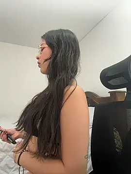 Snapshot of CatadeLuca chatting on February 4, 5:30 pm CatadeLuca online show from February 4, 5:30 pm