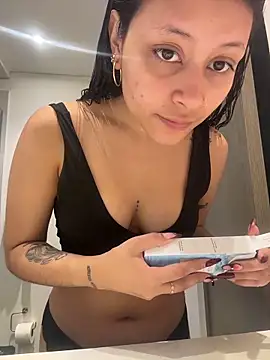 Snapshot of CatadeLuca chatting on February 7, 3:27 pm CatadeLuca online show from February 7, 3:27 pm