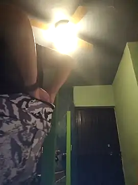 Apineapple07 online show from April 26, 3:48 am