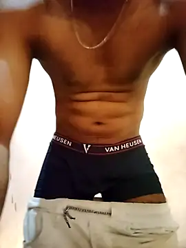Snapshot of hornyboywithabs chatting on April 6, 1:47 am hornyboywithabs online show from April 6, 1:47 am