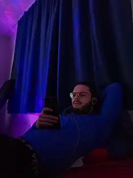 EyesNeverLies online show from February 21, 8:10 pm