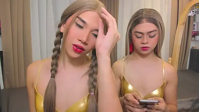 Snapshot of MaxCollins chatting on November 26, 7:48 pm MaxCollins online show from November 26, 7:48 pm
