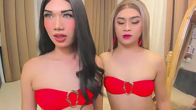 Snapshot of MaxCollins chatting on December 1, 6:57 pm MaxCollins online show from December 1, 6:57 pm