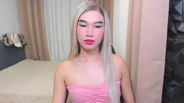 Snapshot of MaxCollins chatting on December 21, 9:16 am MaxCollins online show from December 21, 9:16 am
