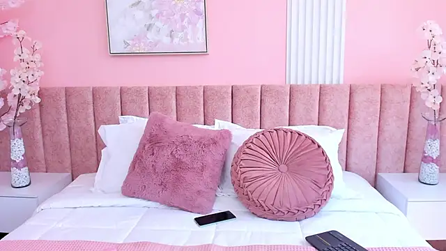 Snapshot of MaddieBelrose chatting on September 13, 3:34 pm MaddieBelrose online show from September 13, 3:34 pm