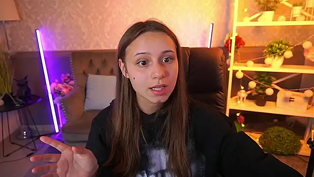 AnnaPearl online show from October 4, 8:18 pm