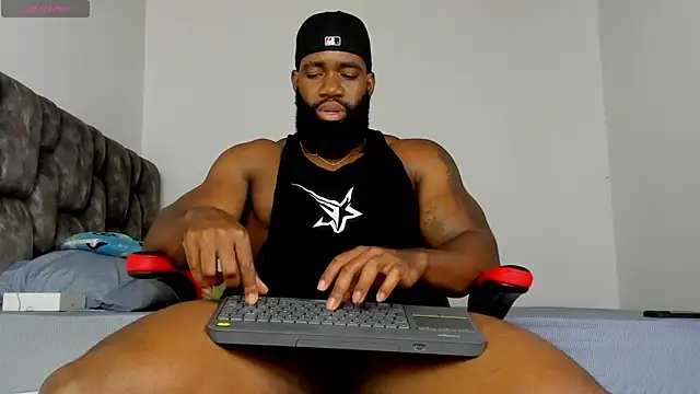 Snapshot of james_musclebbc chatting on April 5, 9:56 pm james musclebbc online show from April 5, 9:56 pm