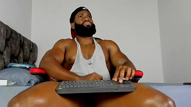 Snapshot of james_musclebbc chatting on April 7, 11:10 am james musclebbc online show from April 7, 11:10 am
