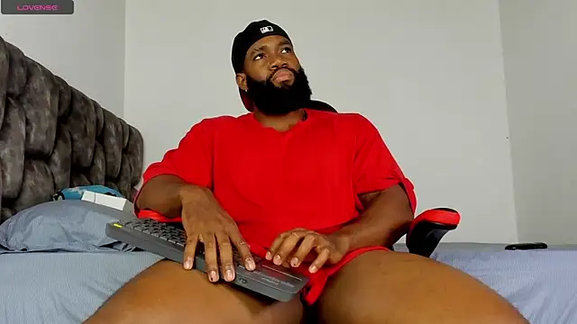 Snapshot of james_musclebbc chatting on April 9, 11:15 am james musclebbc online show from April 9, 11:15 am
