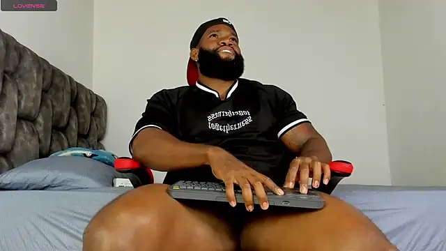 Snapshot of james_musclebbc chatting on April 11, 11:58 am james musclebbc online show from April 11, 11:58 am