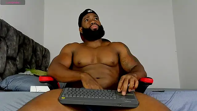 Snapshot of james_musclebbc chatting on April 12, 6:13 pm james musclebbc online show from April 12, 6:13 pm