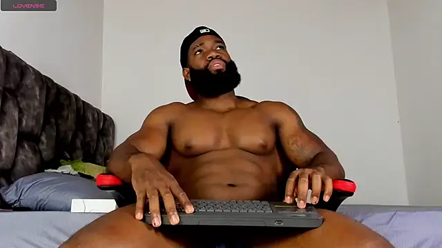 Snapshot of james_musclebbc chatting on April 13, 10:43 am james musclebbc online show from April 13, 10:43 am