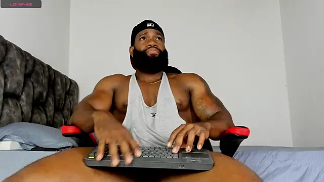 Snapshot of james_musclebbc chatting on April 15, 9:26 pm james musclebbc online show from April 15, 9:26 pm