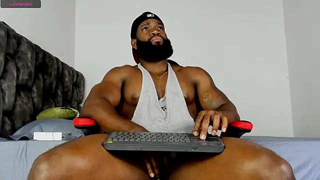 Snapshot of james_musclebbc chatting on April 18, 7:51 pm james musclebbc online show from April 18, 7:51 pm