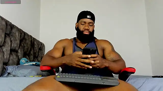 Snapshot of james_musclebbc chatting on April 20, 1:30 am james musclebbc online show from April 20, 1:30 am