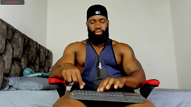 Snapshot of james_musclebbc chatting on April 21, 9:15 am james musclebbc online show from April 21, 9:15 am
