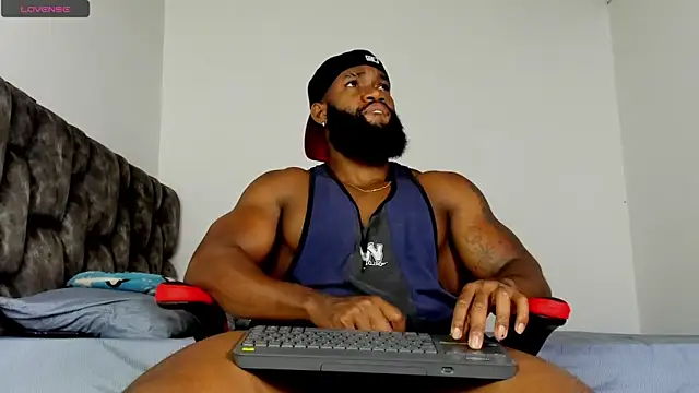 Snapshot of james_musclebbc chatting on April 23, 12:15 pm james musclebbc online show from April 23, 12:15 pm