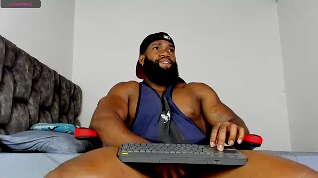 Snapshot of james_musclebbc chatting on April 23, 12:29 pm james musclebbc online show from April 23, 12:29 pm