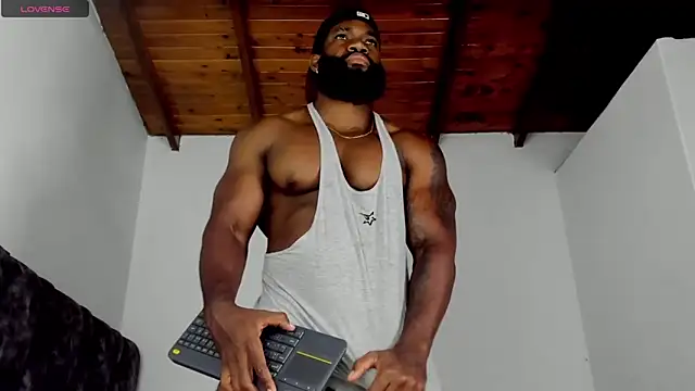 Snapshot of james_musclebbc chatting on April 25, 1:41 pm james musclebbc online show from April 25, 1:41 pm