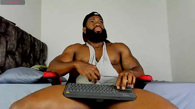 Snapshot of james_musclebbc chatting on April 30, 4:24 pm james musclebbc online show from April 30, 4:24 pm