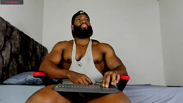 Snapshot of james_musclebbc chatting on May 7, 12:16 am james musclebbc online show from May 7, 12:16 am