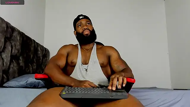 Snapshot of james_musclebbc chatting on May 7, 12:21 pm james musclebbc online show from May 7, 12:21 pm