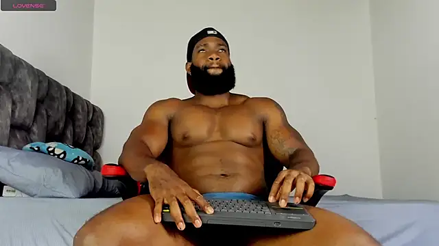Snapshot of james_musclebbc chatting on May 20, 10:10 am james musclebbc online show from May 20, 10:10 am