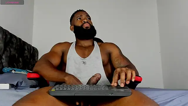 Snapshot of james_musclebbc chatting on May 29, 10:19 pm james musclebbc online show from May 29, 10:19 pm