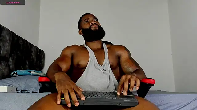 Snapshot of james_musclebbc chatting on June 2, 12:18 pm james musclebbc online show from June 2, 12:18 pm