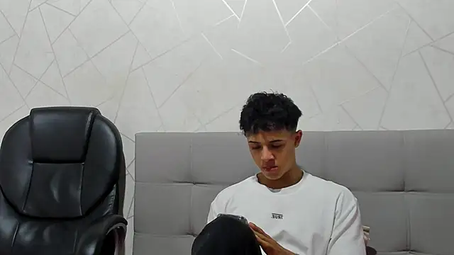 Alex Colton7 online show from October 19, 2:34 am