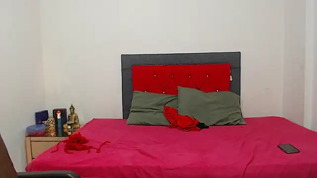 miawhithee online show from October 11, 10:30 pm