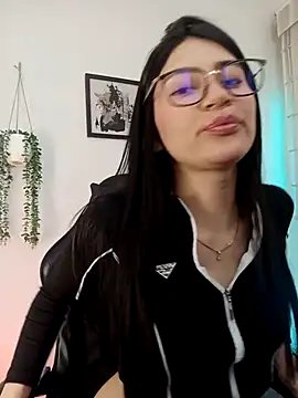 Snapshot of SaraOrtiz_77 chatting on September 23, 2:25 am SaraOrtiz 77 online show from September 23, 2:25 am