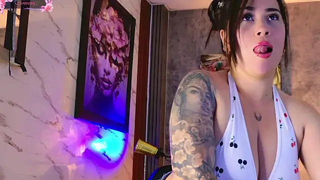 sarawolff online show from March 26, 5:02 am