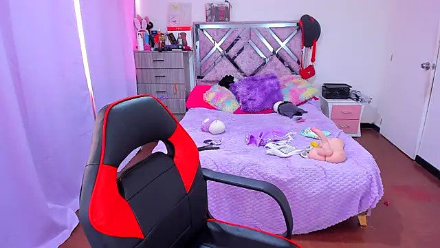 Luna Analya online show from January 6, 1:59 pm