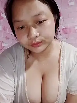 Snapshot of girl-babi chatting on April 5, 9:39 am girl-babi online show from April 5, 9:39 am
