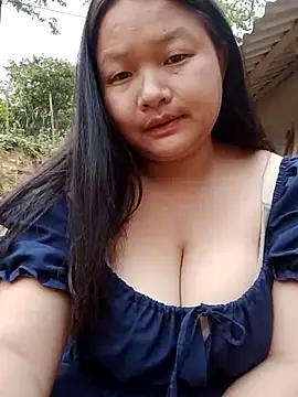 Snapshot of girl-babi chatting on April 11, 3:33 am girl-babi online show from April 11, 3:33 am