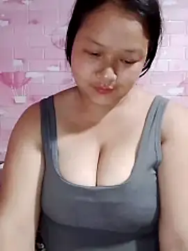 Snapshot of girl-babi chatting on April 15, 10:44 am girl-babi online show from April 15, 10:44 am