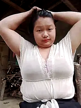Snapshot of girl-babi chatting on April 19, 2:33 am girl-babi online show from April 19, 2:33 am