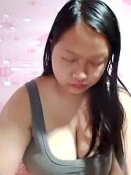 Snapshot of girl-babi chatting on May 2, 1:32 am girl-babi online show from May 2, 1:32 am