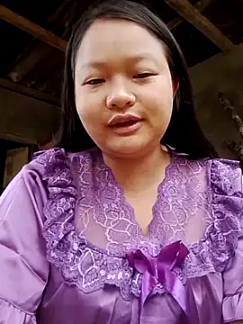 Snapshot of girl-babi chatting on May 6, 3:46 am girl-babi online show from May 6, 3:46 am
