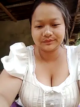 Snapshot of girl-babi chatting on May 15, 11:01 pm girl-babi online show from May 15, 11:01 pm