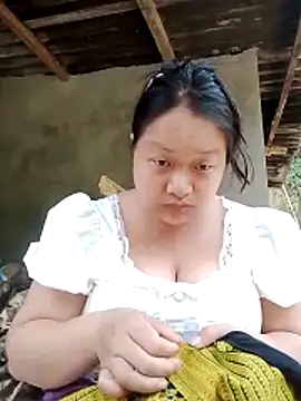 Snapshot of girl-babi chatting on May 15, 11:45 pm girl-babi online show from May 15, 11:45 pm